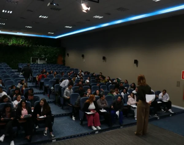 izabele-kutz-palestra-interativa-plateia